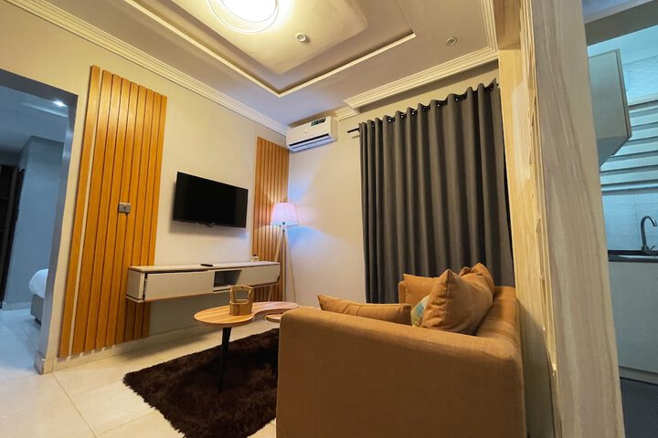 Room 12 of 37