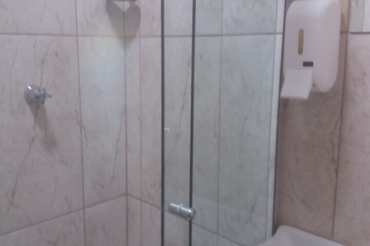 Room 5 of 9