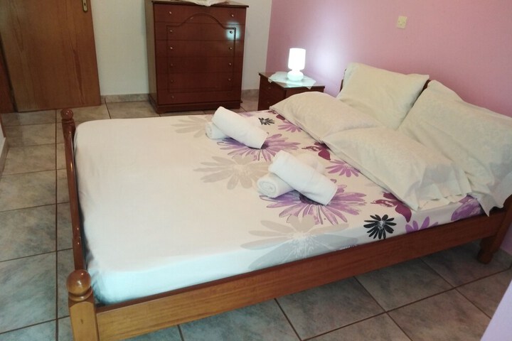 Room 8 of 192