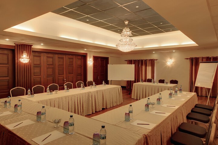Business Center 37 of 44