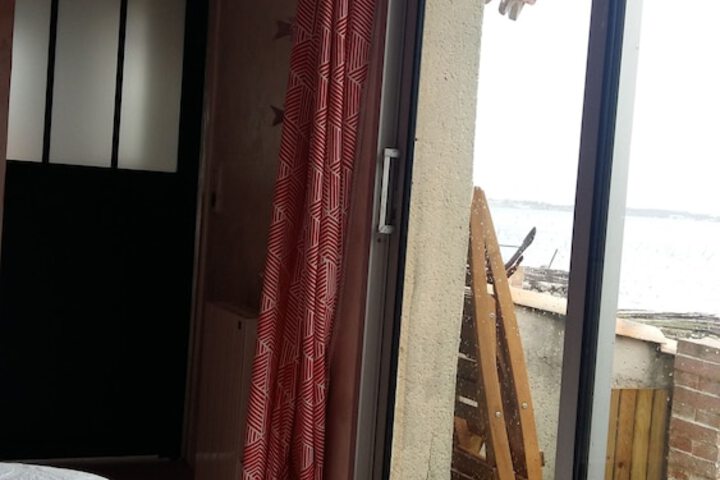 Room 28 of 34