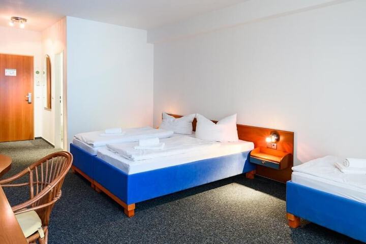 Room 9 of 26