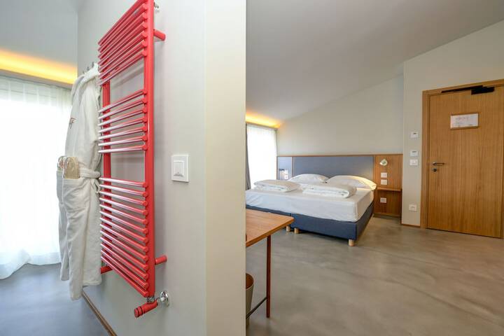 Room 60 of 164
