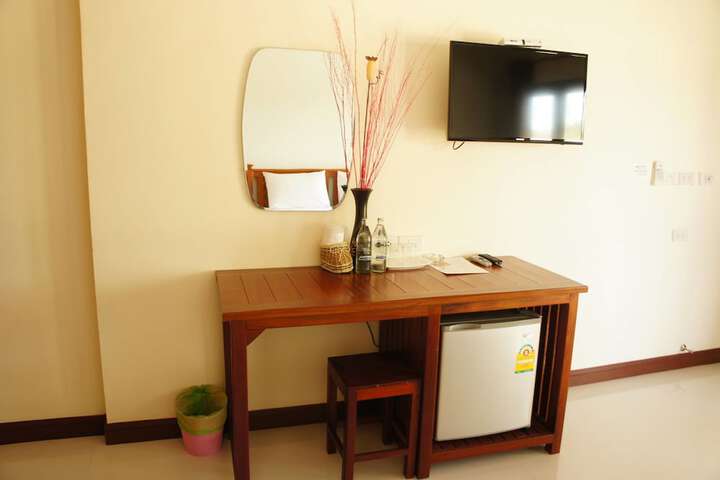Room 10 of 28
