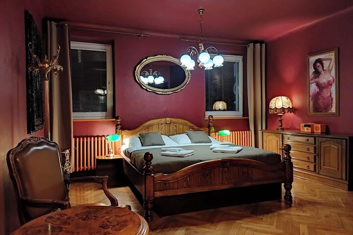Room 25 of 99