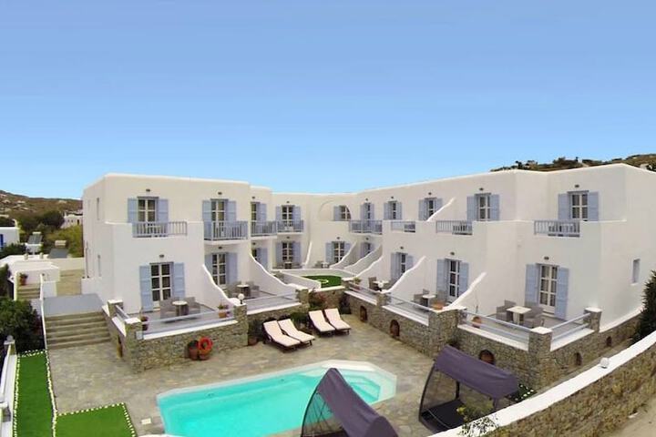 Pool Hotel
