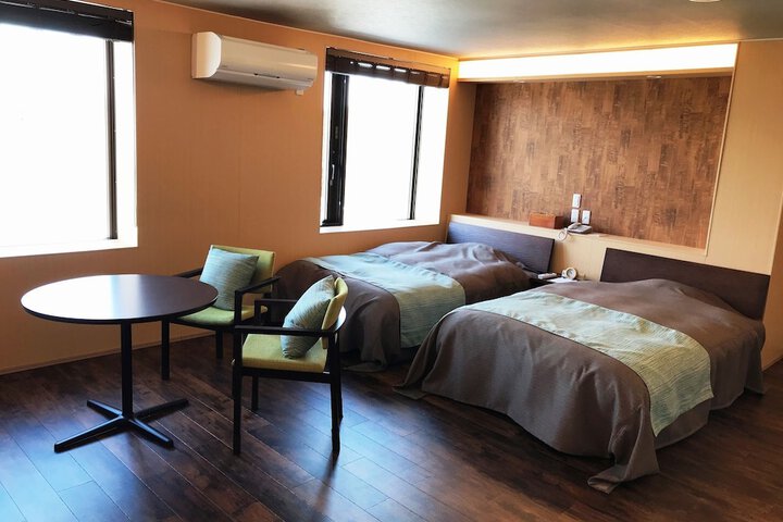 Room 8 of 34
