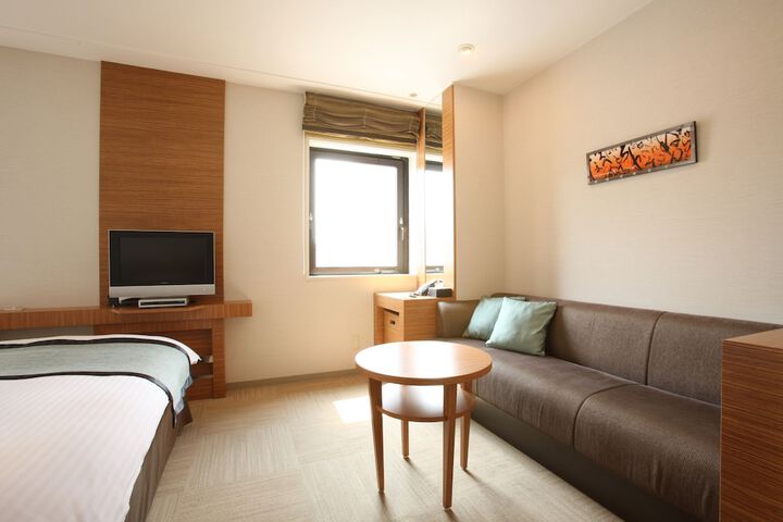 Room 9 of 38