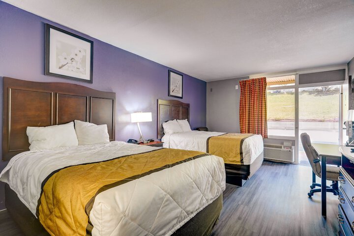 2 Double Beds (8 of 9)