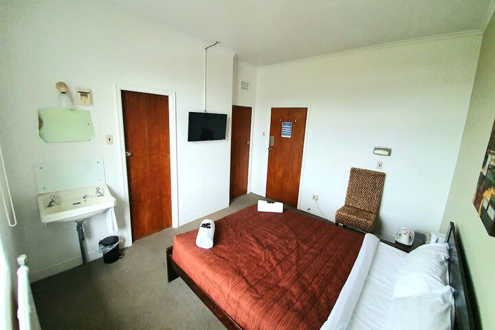 Room 16 of 51