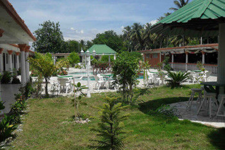 Hotel Exterior 7 of 27
