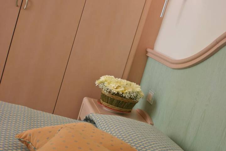 Room 5 of 87