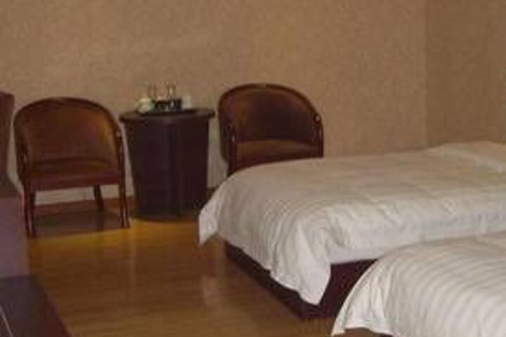 Room 16 of 28