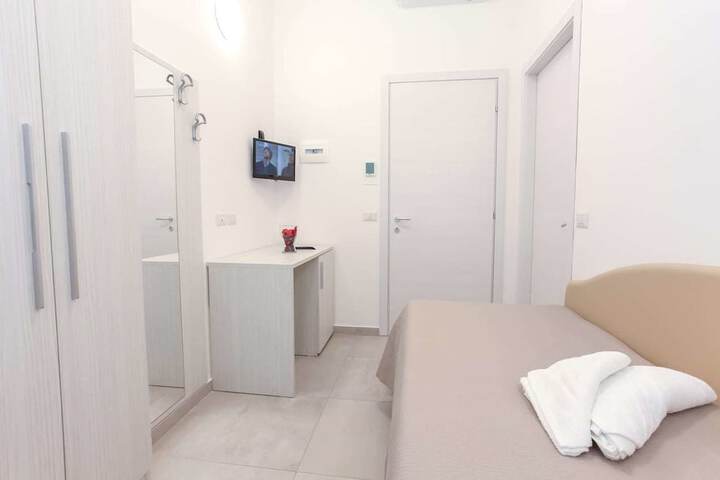 Room 11 of 38