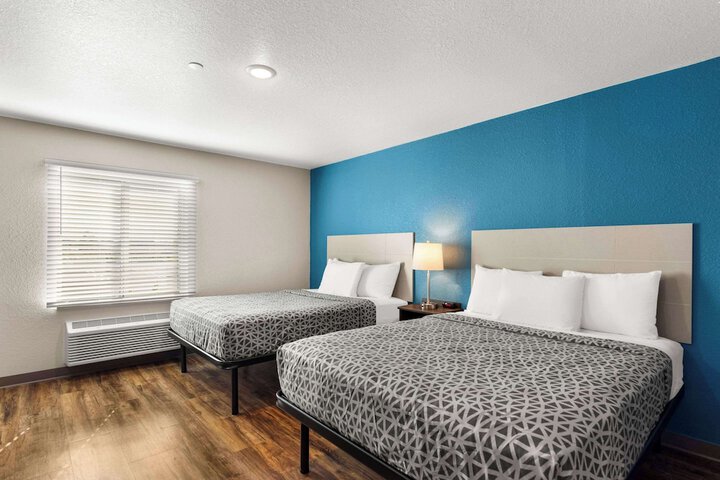 1 Queen Bed Suite (5 of 17)