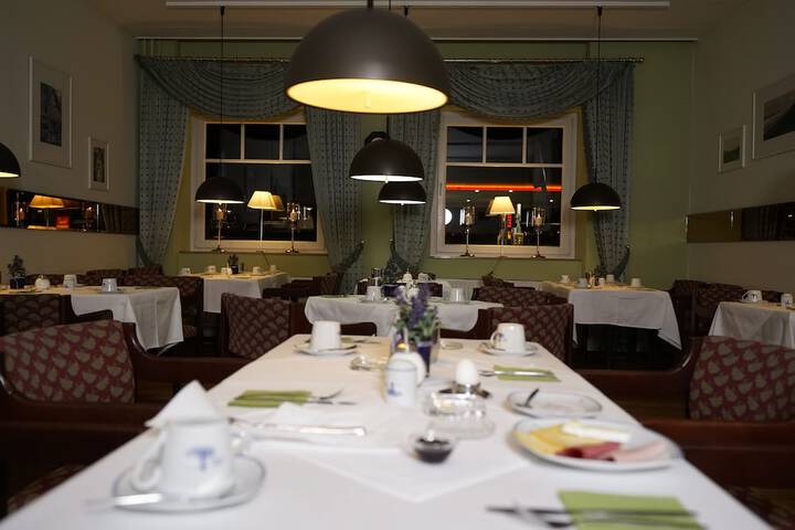 Dining 36 of 50
