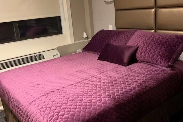 Classic Queen Bed (7 of 26)