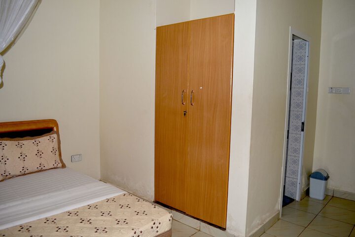 Room 10 of 48