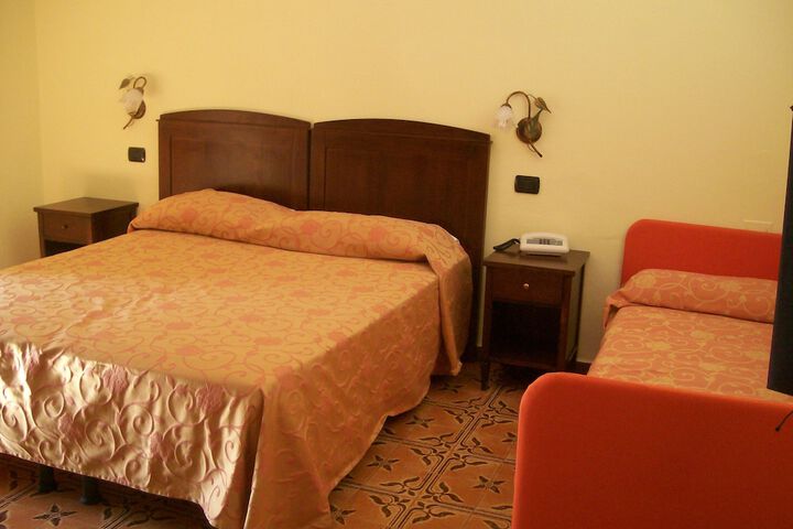 Room 2 of 31