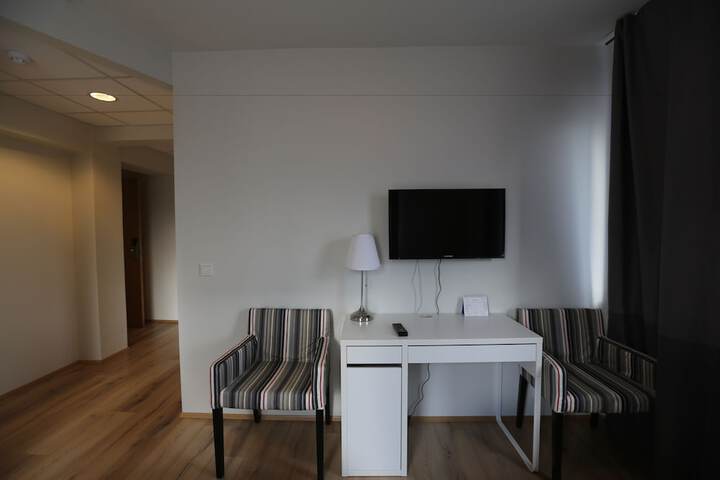 Room 11 of 32