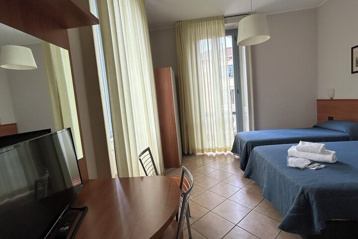 Room 13 of 36