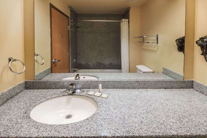 Room 6 of 17