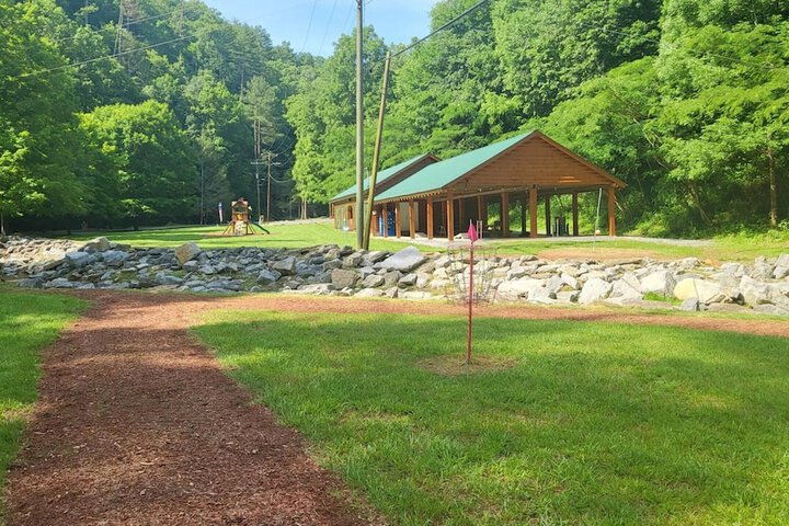 Spring Creek Cottage 1 Bedroom Chalet by RedAwning in Sevierville, TN
