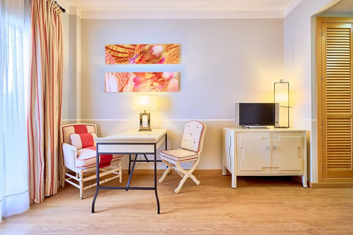 Room 2 of 25