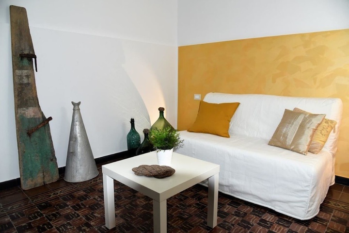 Room 5 of 12