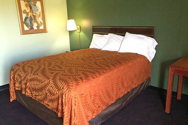 1 King Bed (1 of 3)
