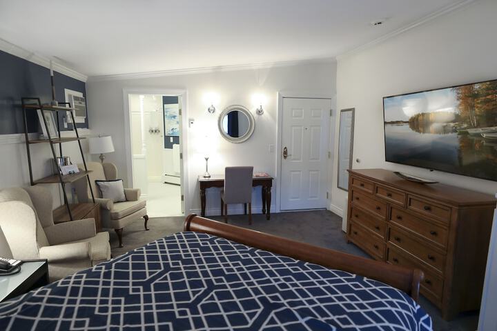 1 King Bed (32 of 65)