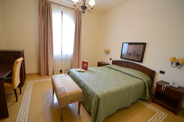 Room 5 of 28