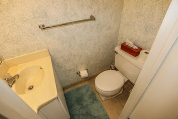 Room 12 of 77