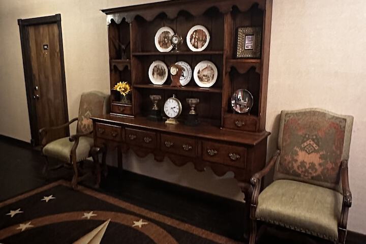 Hotel Interior 4 of 31