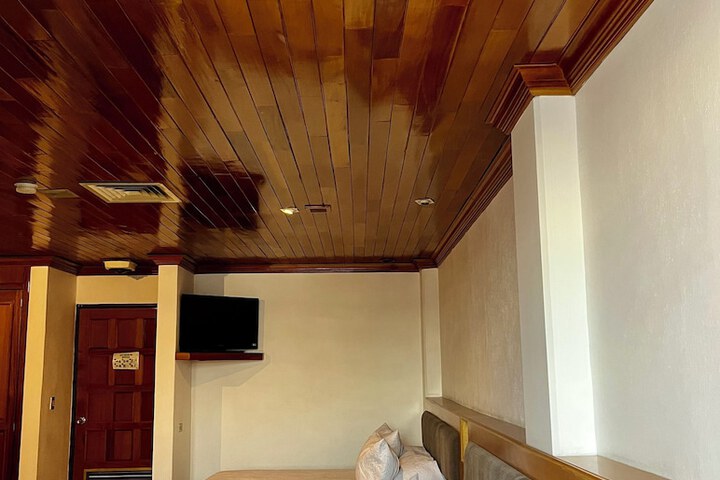Room 7 of 19