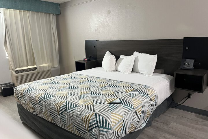 Room 13 of 27