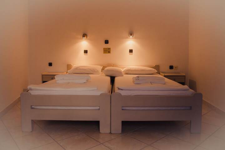 Room 9 of 29