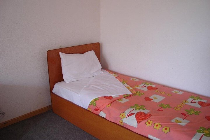 Room 5 of 32