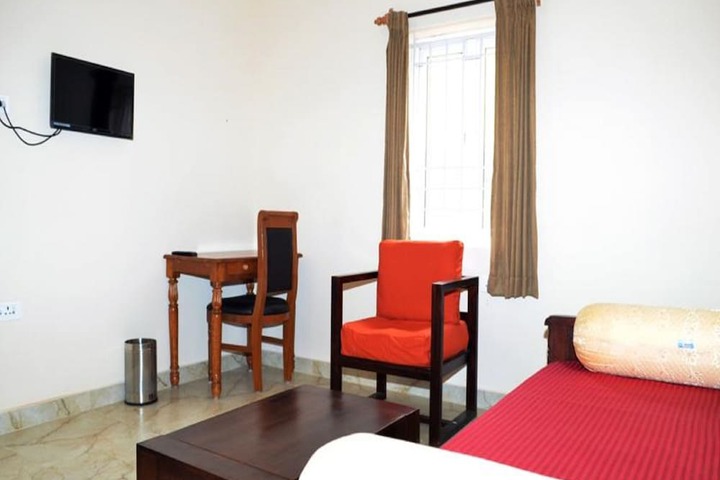 Room 7 of 12