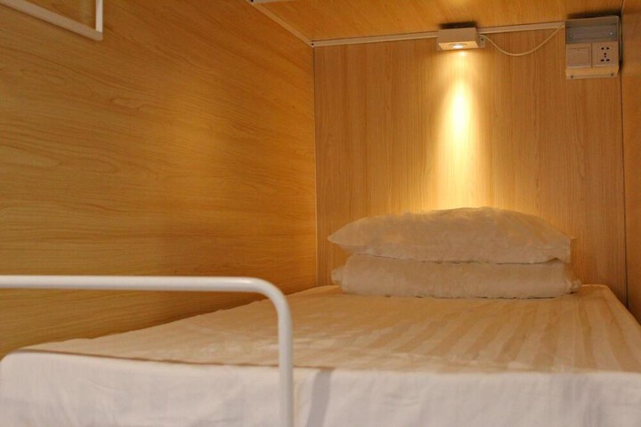 Room 6 of 19
