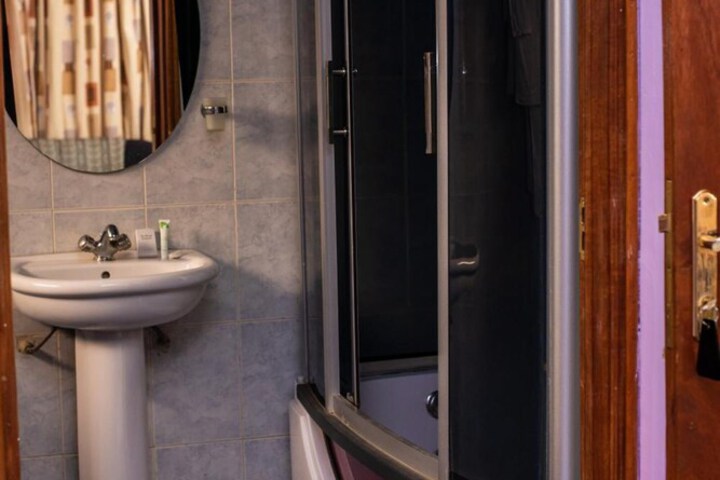 Room 16 of 25
