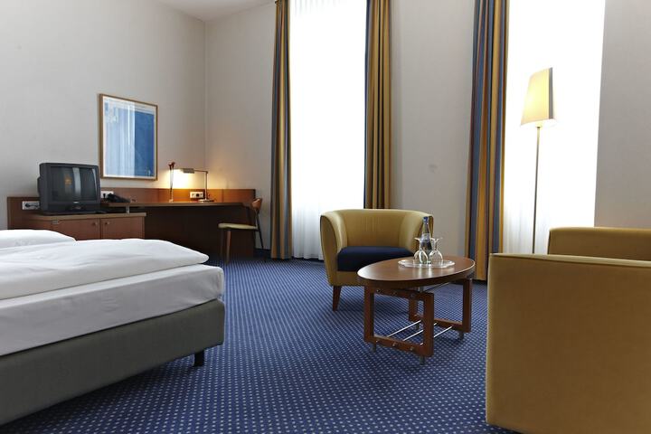 Room 9 of 42