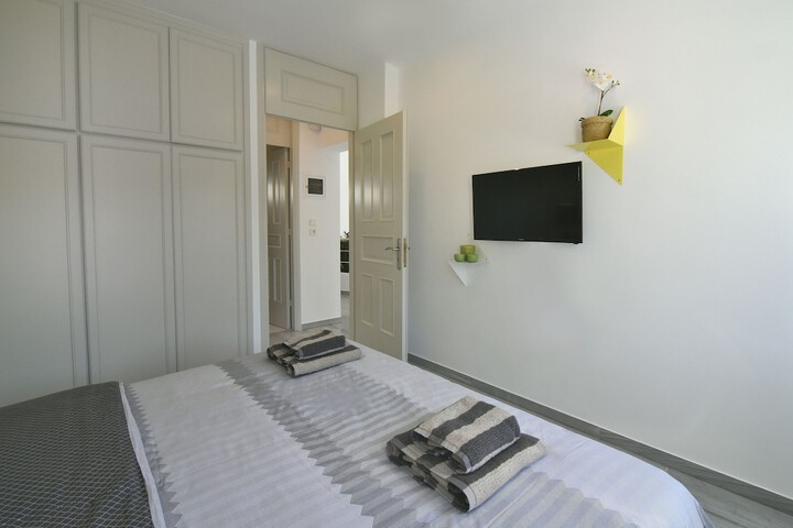 Room 12 of 37