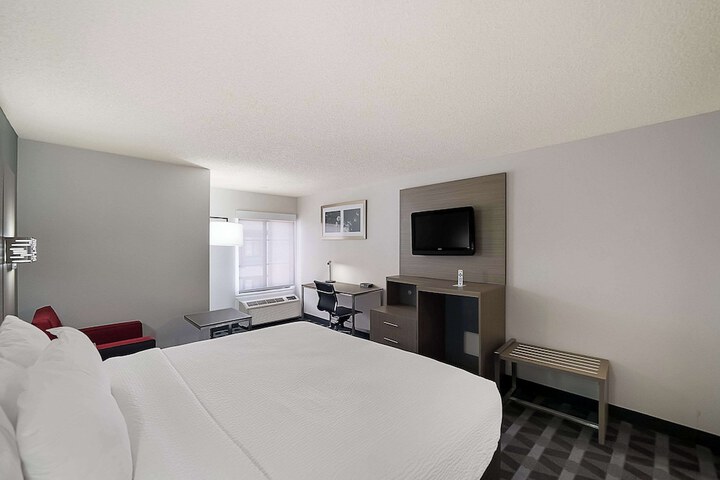 1 King Bed (31 of 36)
