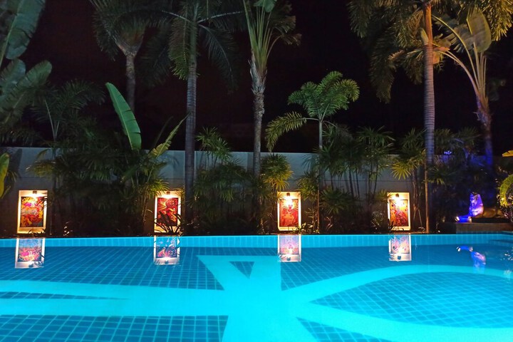Hotel Pool