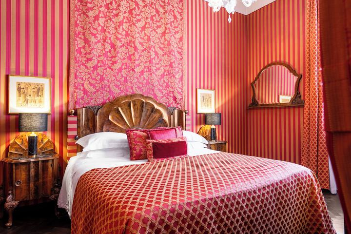 Room 43 of 122