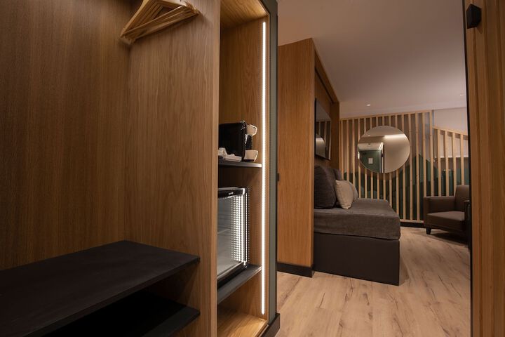 Room 5 of 80