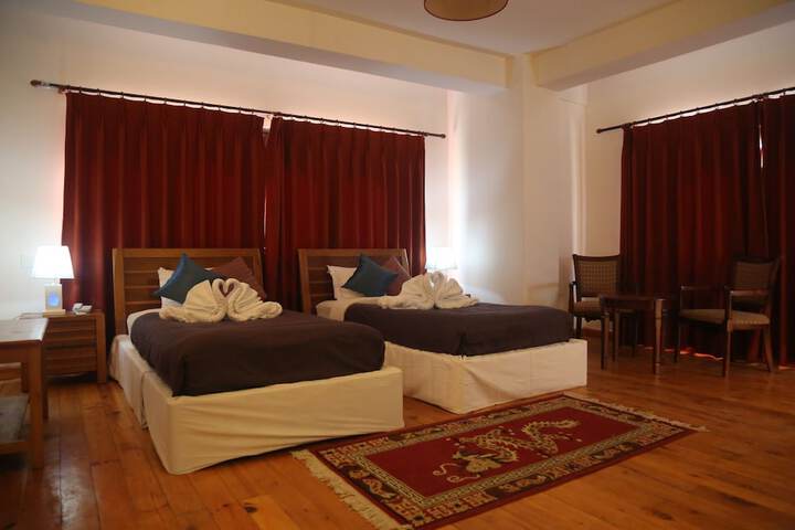 Room 5 of 18