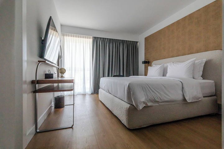 Room 15 of 82