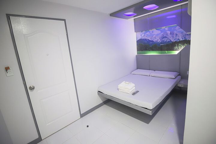 Room 21 of 53